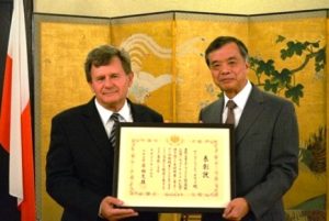 Dyplom Ministra Spraw Zagranicznych Japonii dla Profesora Jana Bossaka